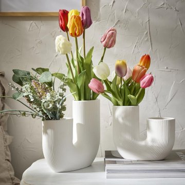 Vase U-Form, geriffelt/weiß-matt, 21 cm