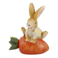 Hase mit Möhre, sitzend, 8 cm