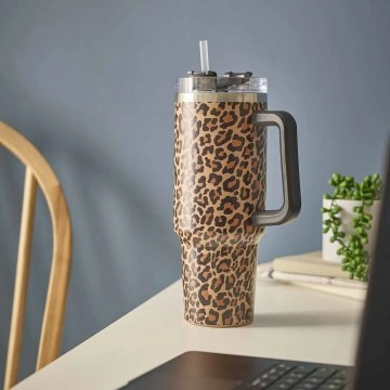 Iso-Becher mit Trinkhalm, Leo/hellbraun/braun/schwarz, 1.2 l