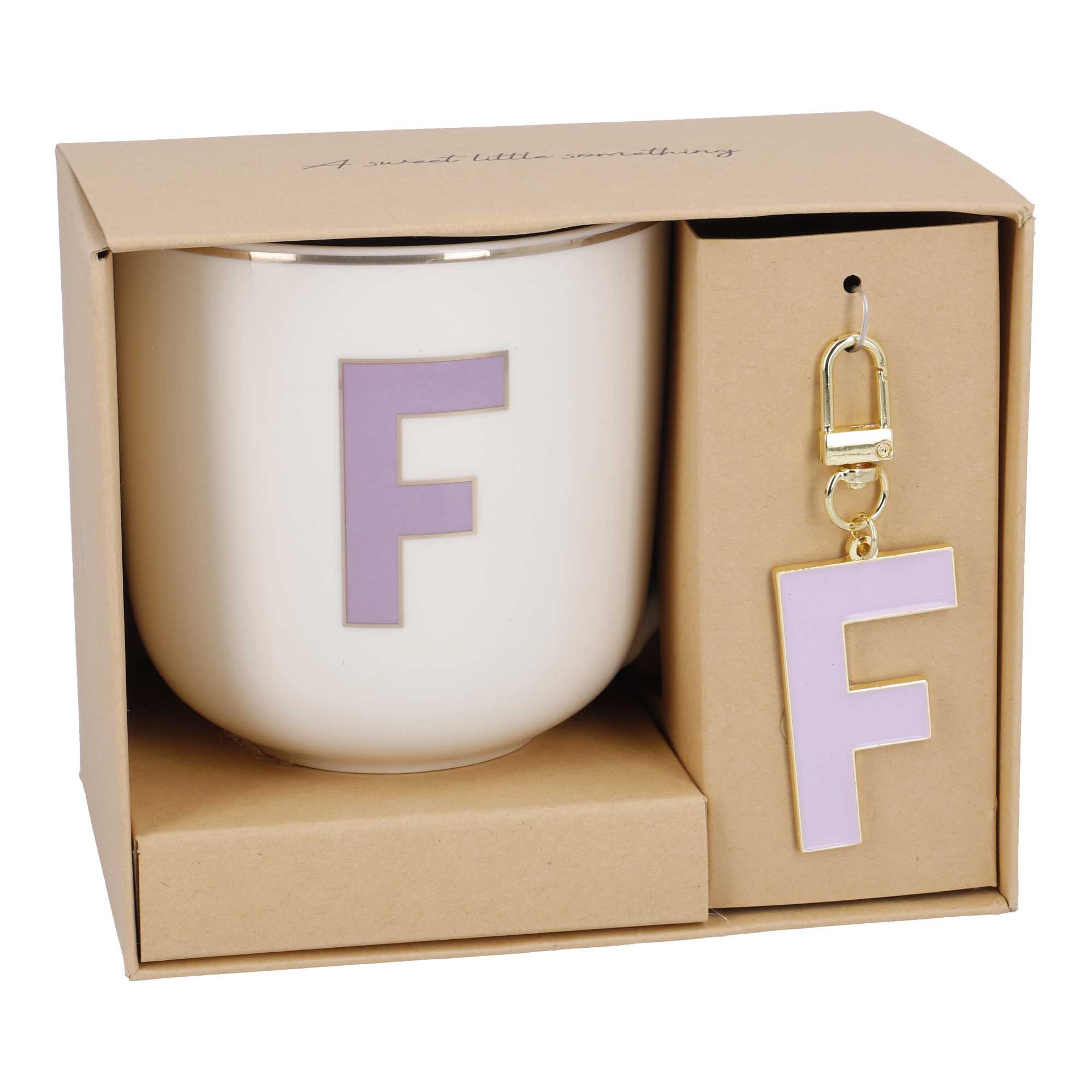 Becher Buchstabe mit Schlüsselanhänger, F/lila, 450 ml