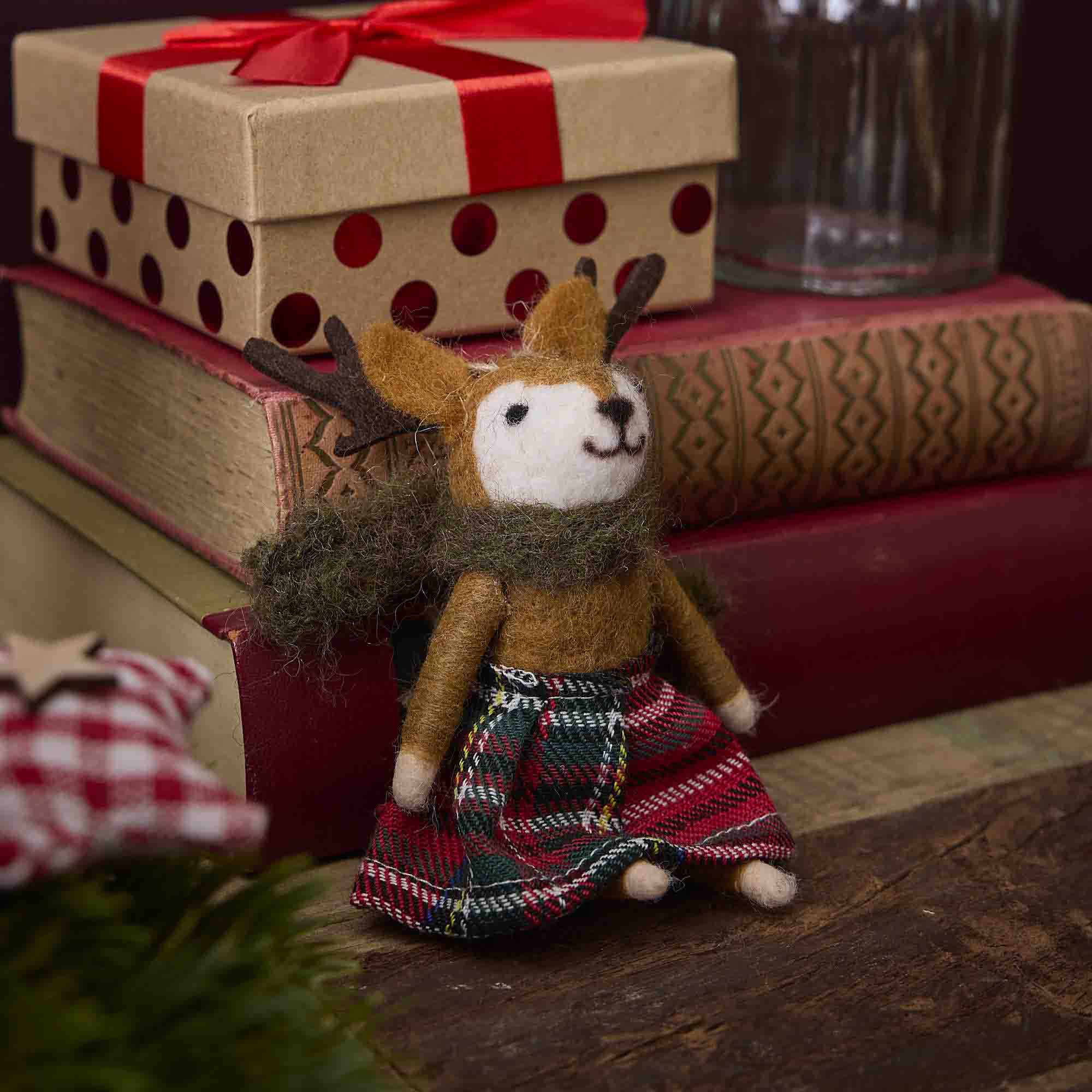 Anhänger Weihnachtstier, Rentier/Rock, 14 cm