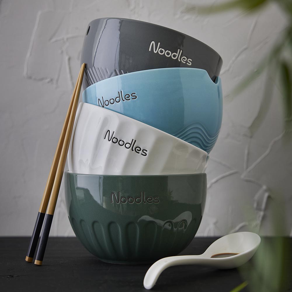 Schale mit Essstäbchen und Löffel, grau