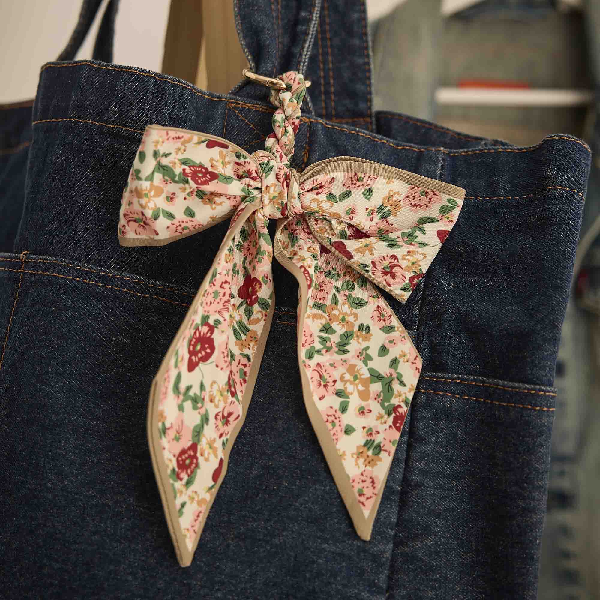 Taschen-Anhänger Schleife, Floral/beige, 24 cm