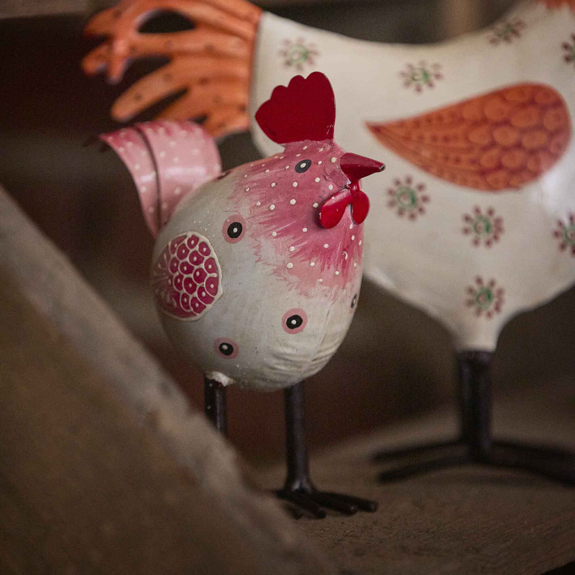 Hahn Nils, rosa mit Punkten, Höhe 15 cm