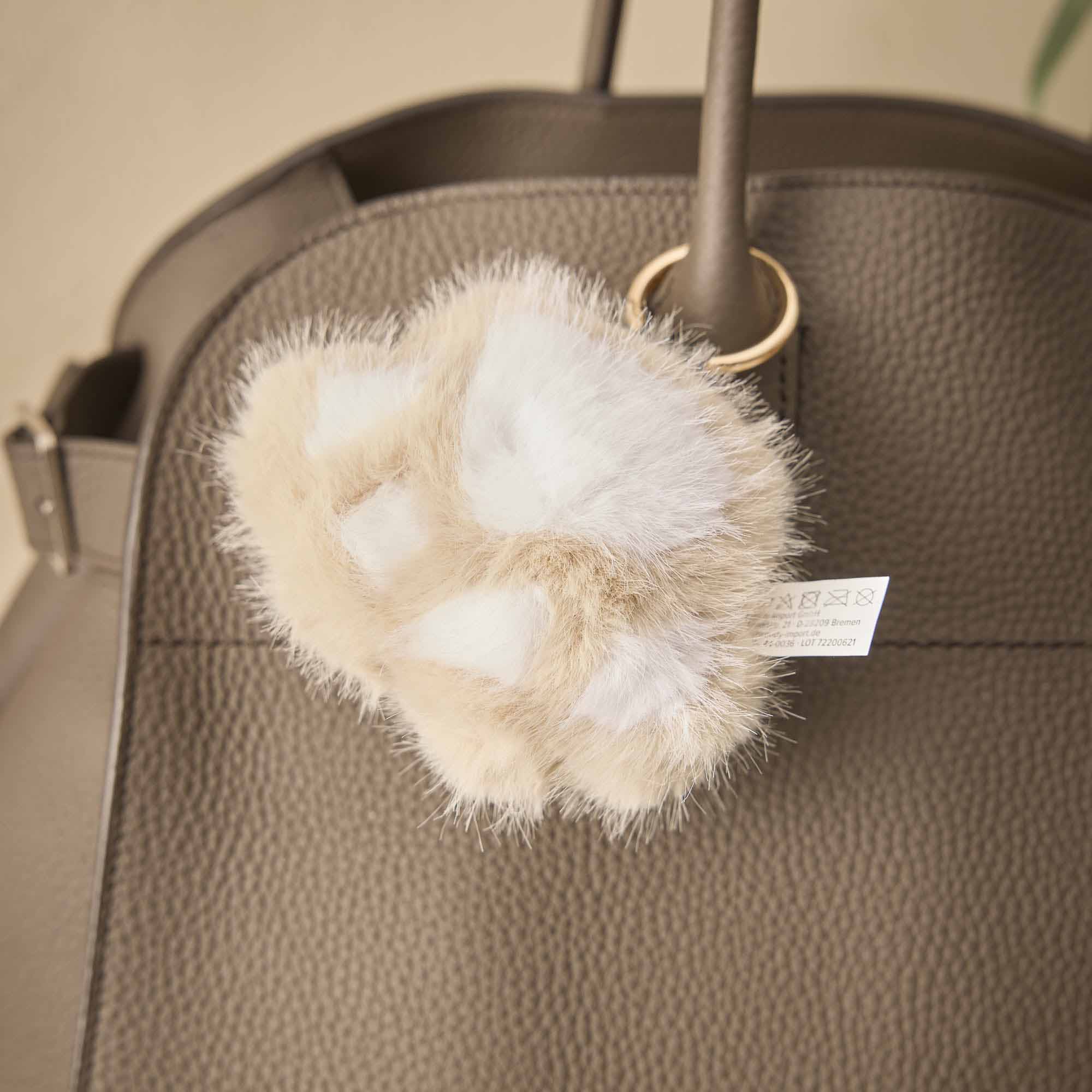 Taschenanhänger Pfote, creme