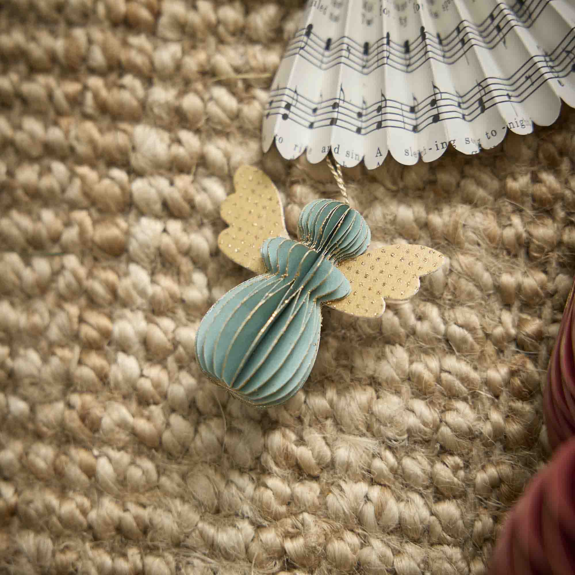 Anhänger Wabe, Engel, türkis, 6 cm