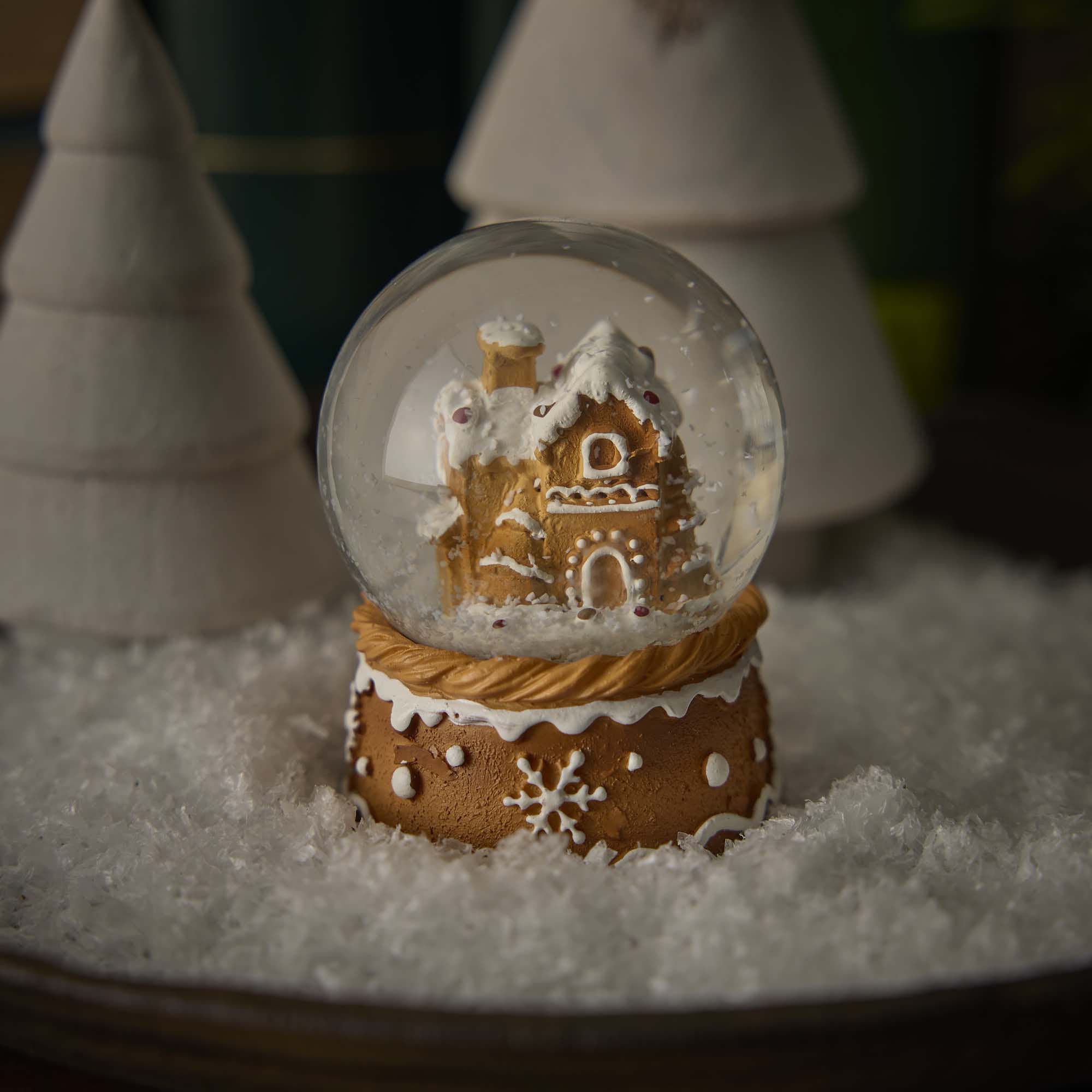 Schneekugel Lebkuchen, Haus/Tanne, 4.5 x 6 cm