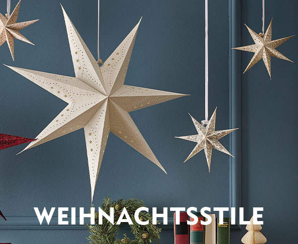 Hängende Papiersterne in Weißtönen verlinkt auf Weihnachtsstile