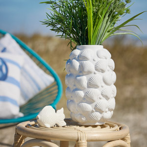 Keramikvase mit Muschel-Relief auf die Kategorie Sale-Vasen